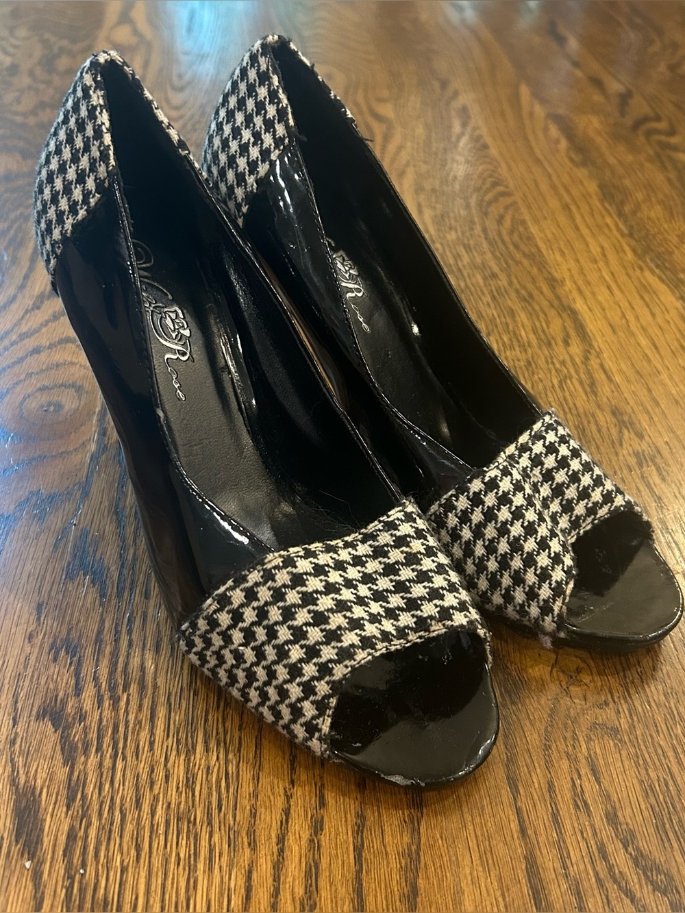 Vintage Wild Rose Houndstooth Patent Peep-Toe Stiletto Pumps